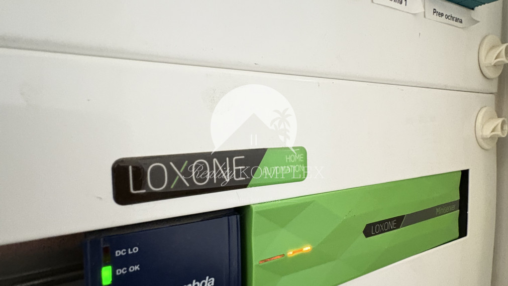 IBA U NÁS !!! Reality KOMPLEX s.r.o.,Vám ponúka na predaj nadštandardnú samotu s veľkým pozemkom obklopenú krásnou prírodou v obci Vrbová nad Váhom len 15 km od Komárna !!!