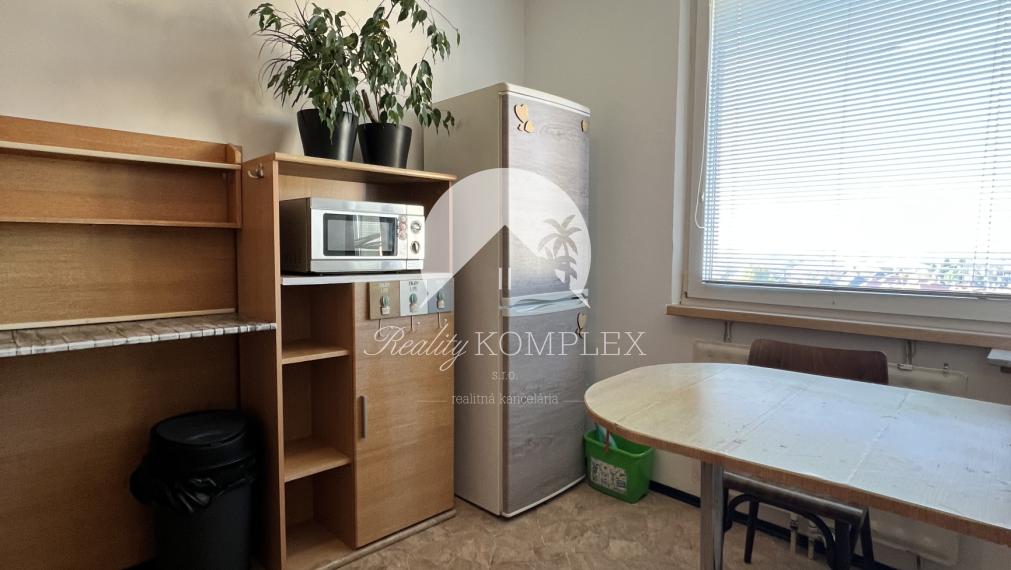 Reality KOMPLEX s.r.o. ponúka na PRENÁJOM garsónku priamo v centre mesta Dunajská Streda