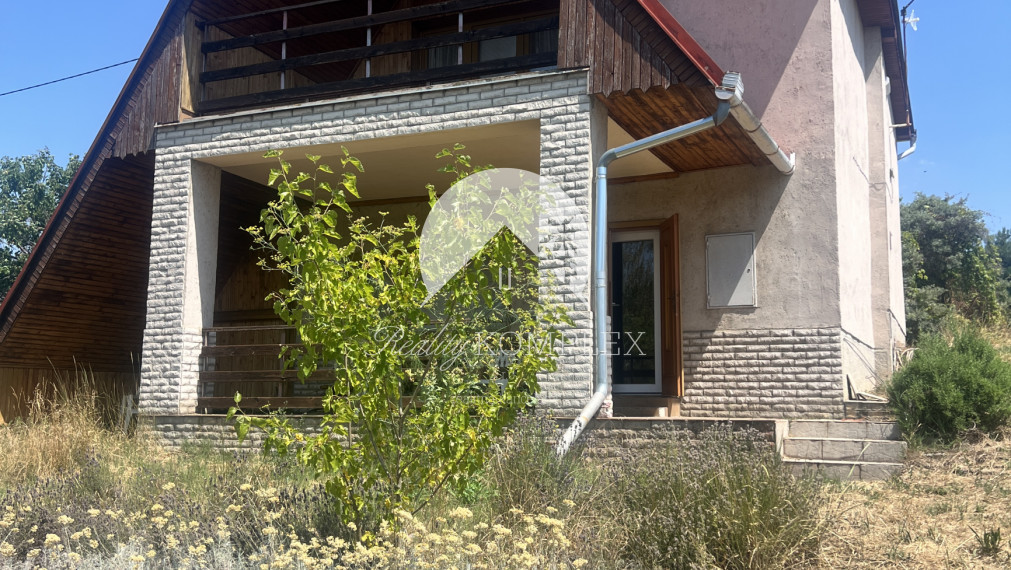 Pri brehu Virtského jazera na PREDAJ rodinný dom s veľkým pozemkom