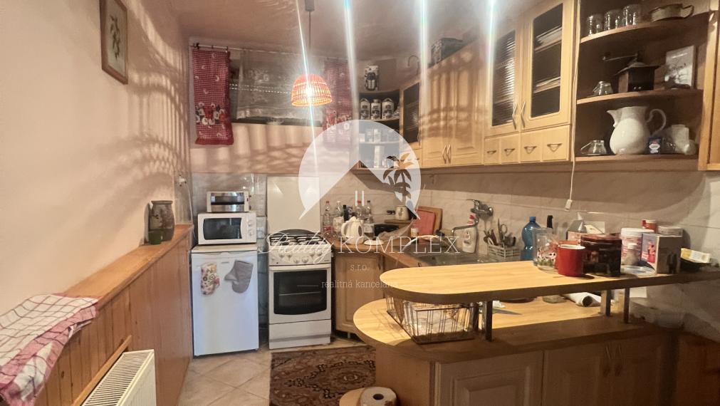 Pri brehu Virtského jazera na PREDAJ rodinný dom s veľkým pozemkom