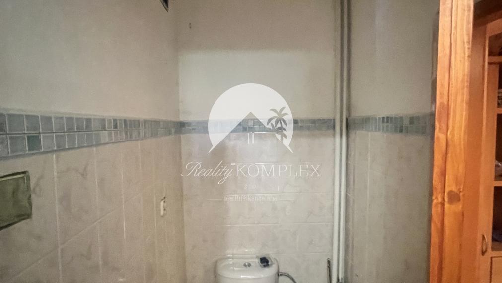 Pri brehu Virtského jazera na PREDAJ rodinný dom s veľkým pozemkom