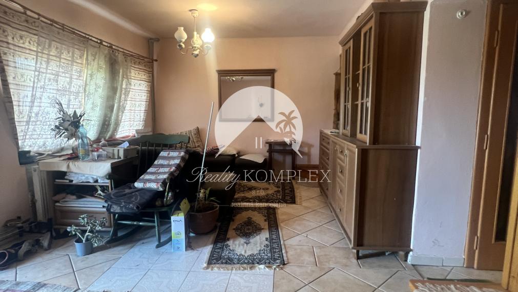 Pri brehu Virtského jazera na PREDAJ rodinný dom s veľkým pozemkom