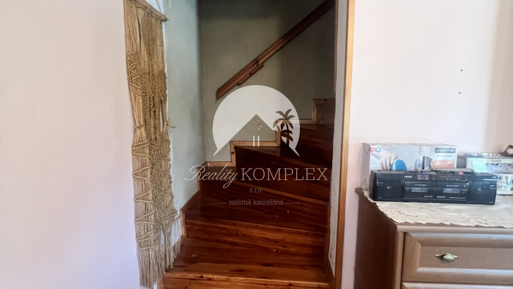 Pri brehu Virtského jazera na PREDAJ rodinný dom s veľkým pozemkom