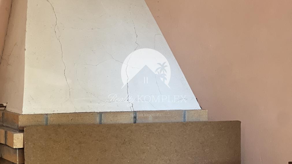 Pri brehu Virtského jazera na PREDAJ rodinný dom s veľkým pozemkom