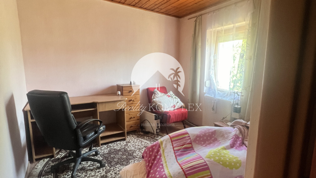 Pri brehu Virtského jazera na PREDAJ rodinný dom s veľkým pozemkom