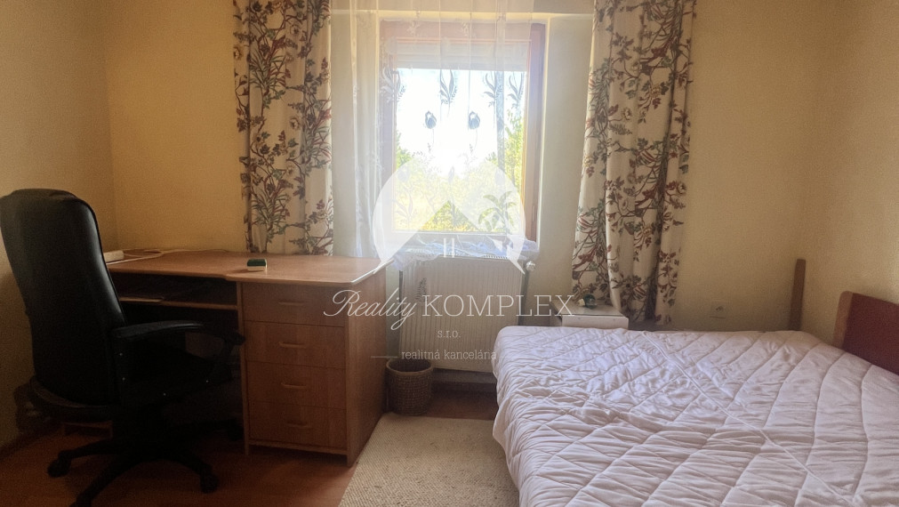 Pri brehu Virtského jazera na PREDAJ rodinný dom s veľkým pozemkom