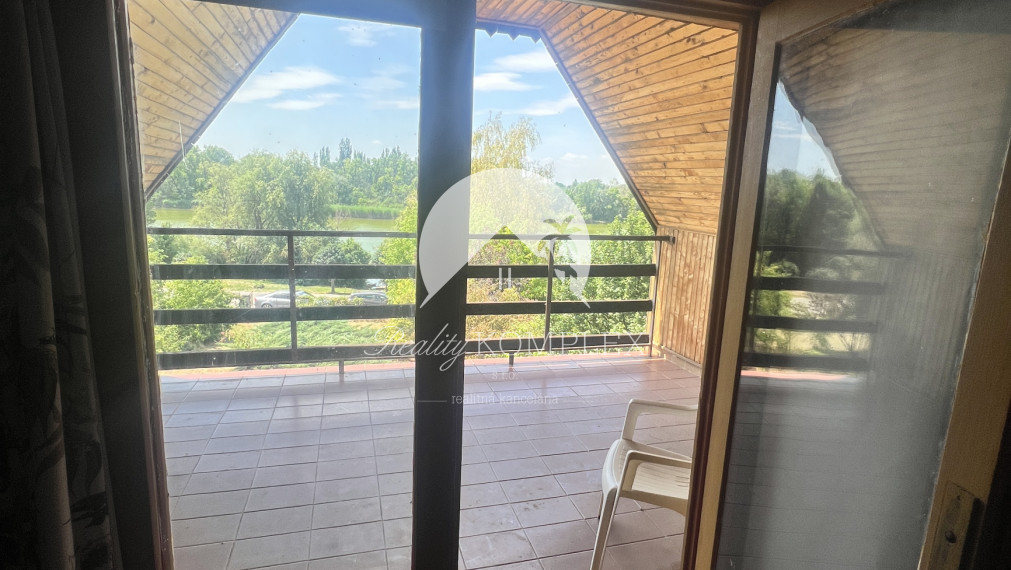 Pri brehu Virtského jazera na PREDAJ rodinný dom s veľkým pozemkom