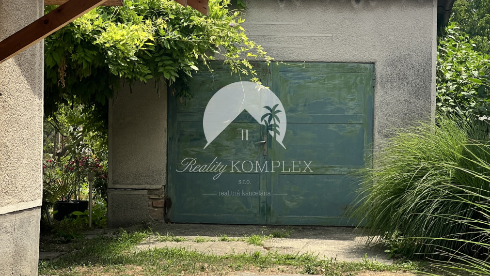 ZNÍŽENÁ CENA!!! Pekný rodinný dom len pár krokov od štrkovo-piesočnatej pláže Dunaja na PREDAJ v Kravanoch nad Dunajom