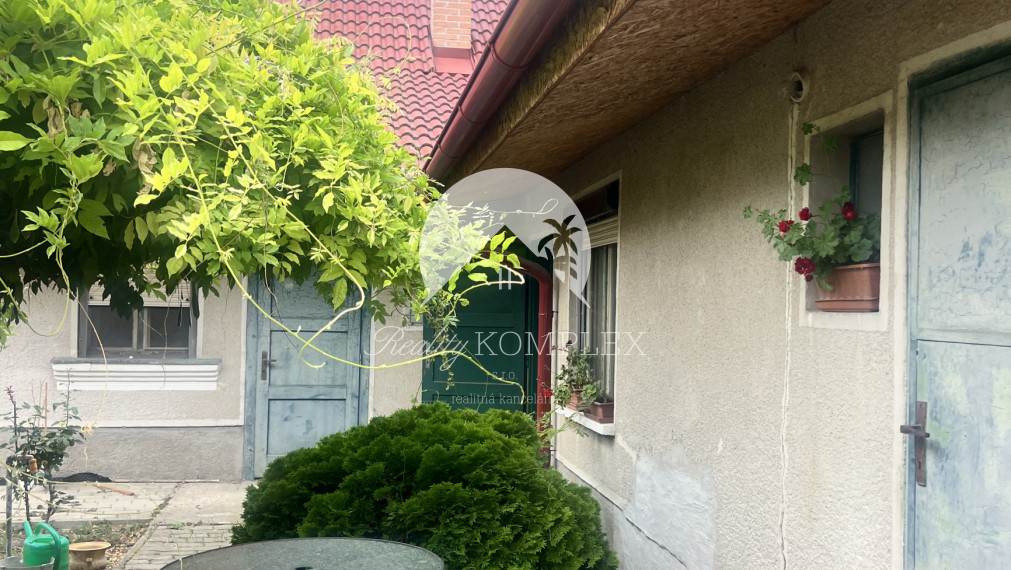 ZNÍŽENÁ CENA!!! Pekný rodinný dom len pár krokov od štrkovo-piesočnatej pláže Dunaja na PREDAJ v Kravanoch nad Dunajom