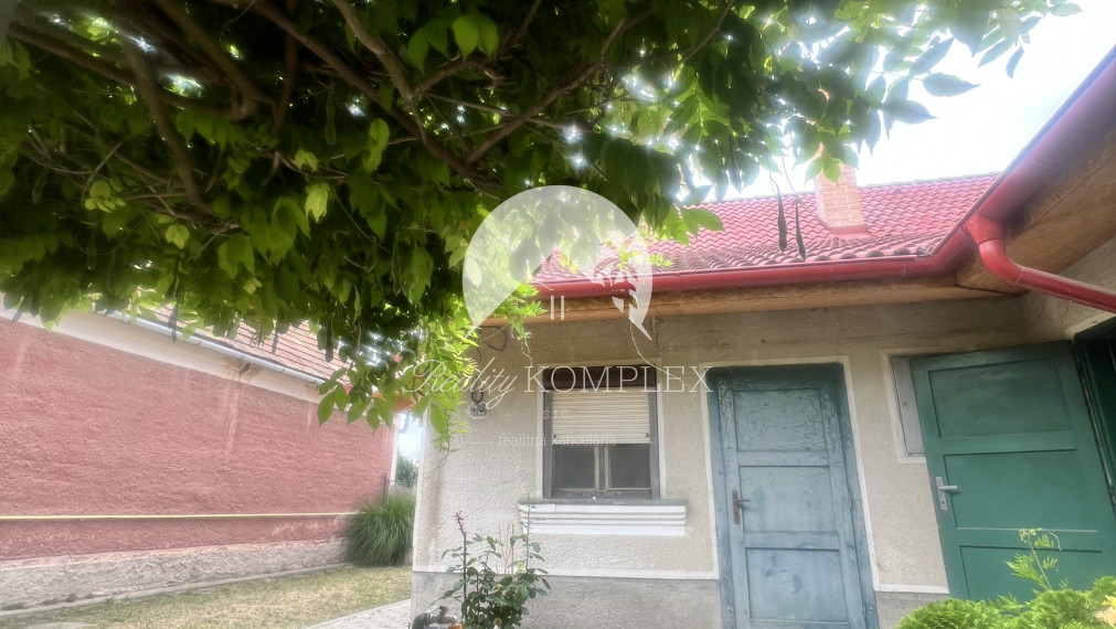 ZNÍŽENÁ CENA!!! Pekný rodinný dom len pár krokov od štrkovo-piesočnatej pláže Dunaja na PREDAJ v Kravanoch nad Dunajom