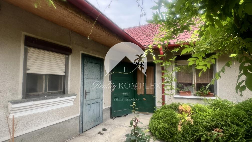 ZNÍŽENÁ CENA!!! Pekný rodinný dom len pár krokov od štrkovo-piesočnatej pláže Dunaja na PREDAJ v Kravanoch nad Dunajom