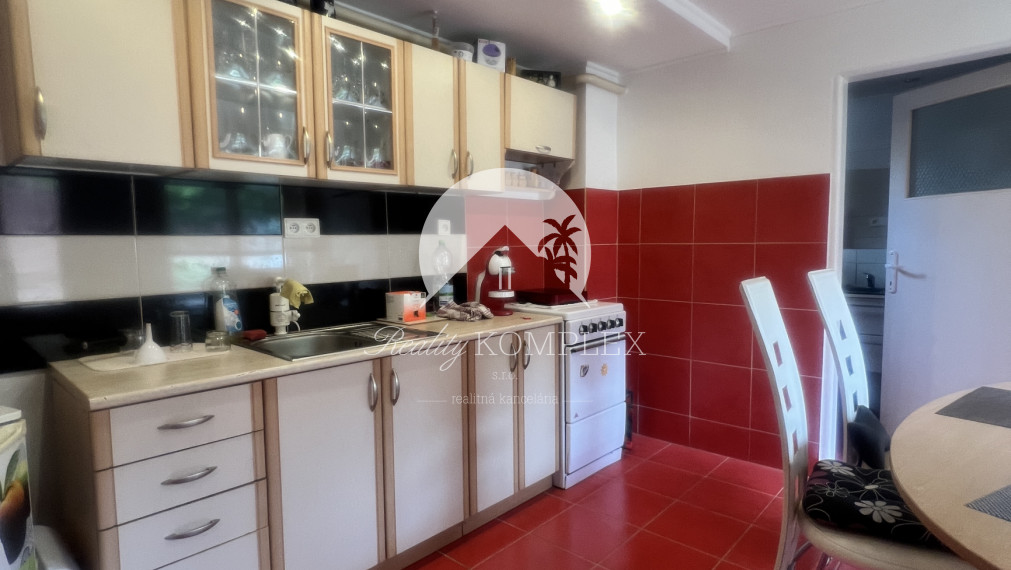 ZNÍŽENÁ CENA!!! Pekný rodinný dom len pár krokov od štrkovo-piesočnatej pláže Dunaja na PREDAJ v Kravanoch nad Dunajom