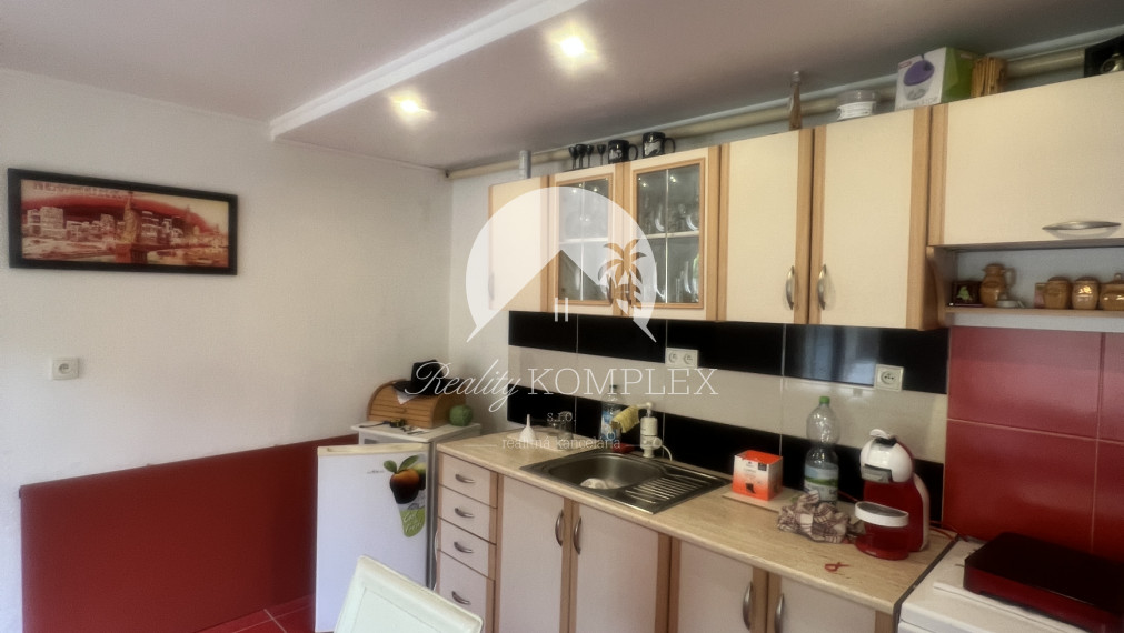 ZNÍŽENÁ CENA!!! Pekný rodinný dom len pár krokov od štrkovo-piesočnatej pláže Dunaja na PREDAJ v Kravanoch nad Dunajom