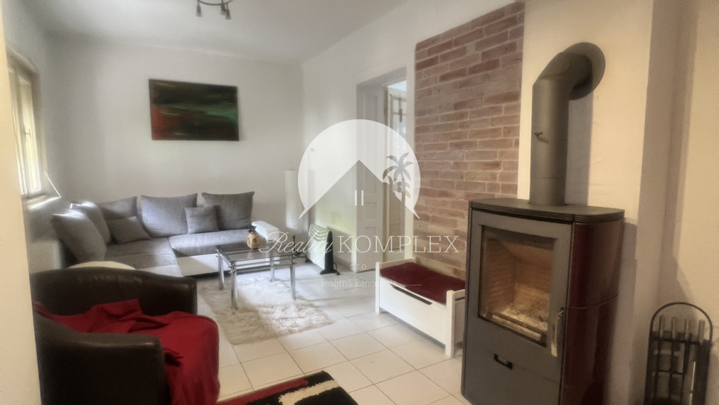 ZNÍŽENÁ CENA!!! Pekný rodinný dom len pár krokov od štrkovo-piesočnatej pláže Dunaja na PREDAJ v Kravanoch nad Dunajom