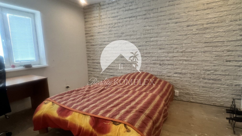 ZNÍŽENÁ CENA!!! Pekný rodinný dom len pár krokov od štrkovo-piesočnatej pláže Dunaja na PREDAJ v Kravanoch nad Dunajom