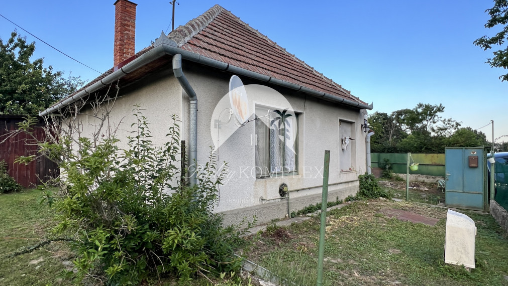 Na PREDAJ menší rodinný dom na veľkom pozemku v tichom prostredí v Martovciach!