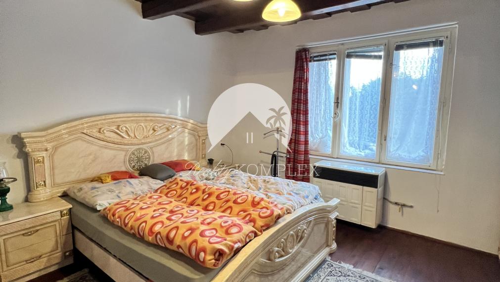 Na PREDAJ menší rodinný dom na veľkom pozemku v tichom prostredí v Martovciach!