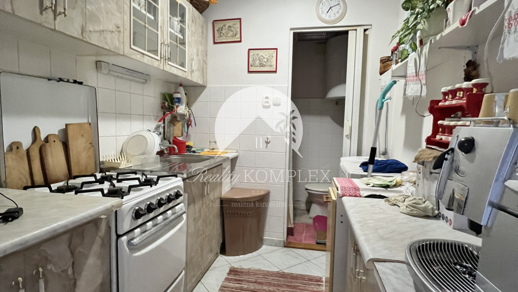 Na PREDAJ menší rodinný dom na veľkom pozemku v tichom prostredí v Martovciach!