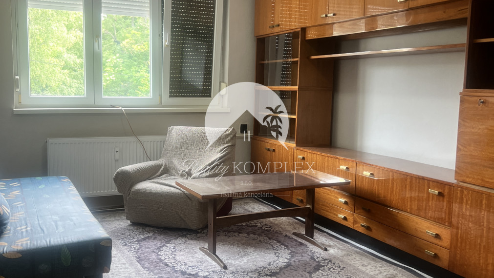 Zachovalý dvojizbový byt s lodgiou v absolútnom centre Komárna na PREDAj!