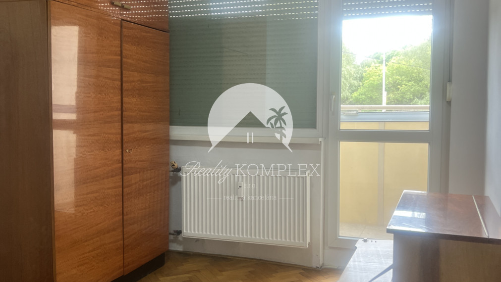 Zachovalý dvojizbový byt s lodgiou v absolútnom centre Komárna na PREDAj!