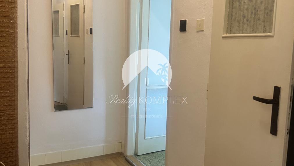 Zachovalý dvojizbový byt s lodgiou v absolútnom centre Komárna na PREDAj!