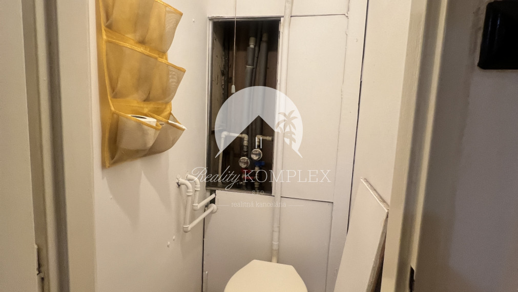 Zachovalý dvojizbový byt s lodgiou v absolútnom centre Komárna na PREDAj!