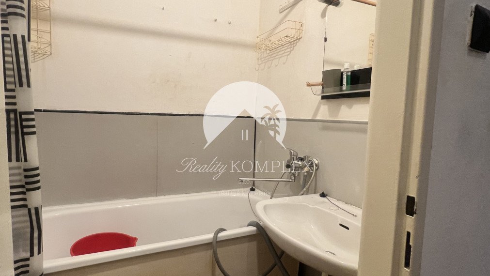 Zachovalý dvojizbový byt s lodgiou v absolútnom centre Komárna na PREDAj!