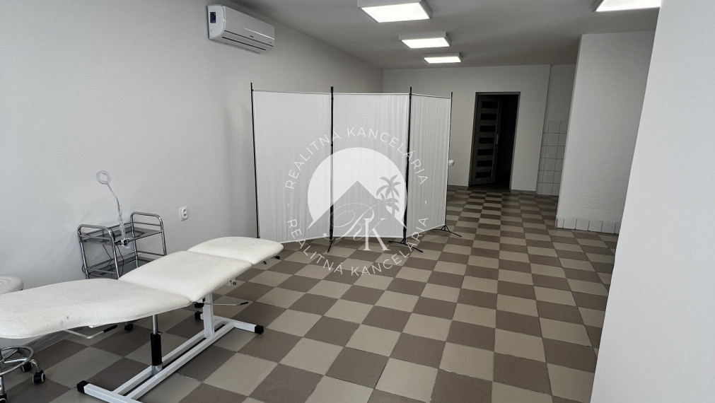Reality KOMPLEX s.r.o. Vám ponúka do NÁJMU obchodný priestor na výbornom mieste v Marcelovej!!