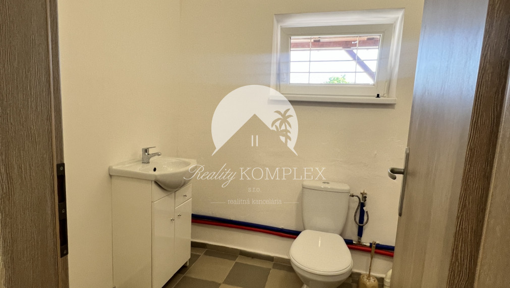 Reality KOMPLEX s.r.o. Vám ponúka do NÁJMU obchodný priestor na výbornom mieste v Marcelovej!!