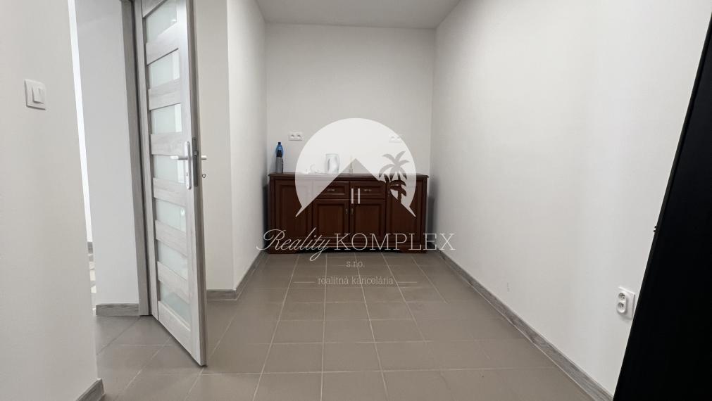 Reality KOMPLEX s.r.o. Vám ponúka do NÁJMU obchodný priestor na výbornom mieste v Marcelovej!!