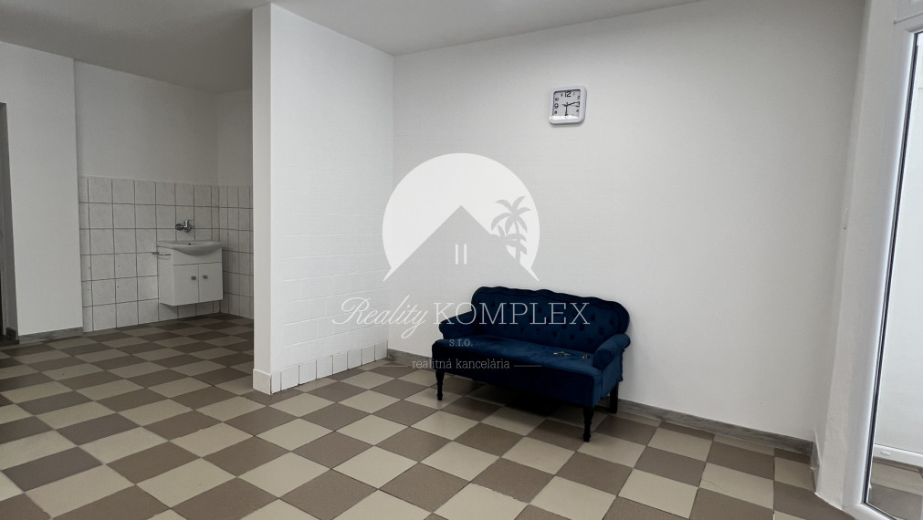 Reality KOMPLEX s.r.o. Vám ponúka do NÁJMU obchodný priestor na výbornom mieste v Marcelovej!!