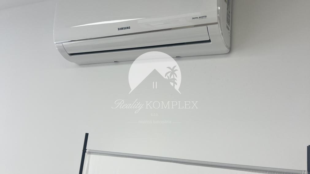 Reality KOMPLEX s.r.o. Vám ponúka do NÁJMU obchodný priestor na výbornom mieste v Marcelovej!!