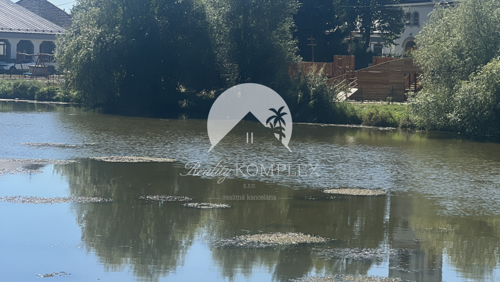 Na PREDAJ menší rodinný dom na veľkom pozemku v tichom prostredí v Martovciach!