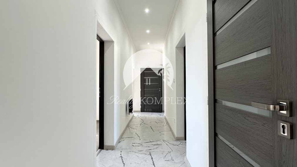 Reality KOMPLEX vám ponúka na predaj modernú novostavbu 5-izbového rodinného domu