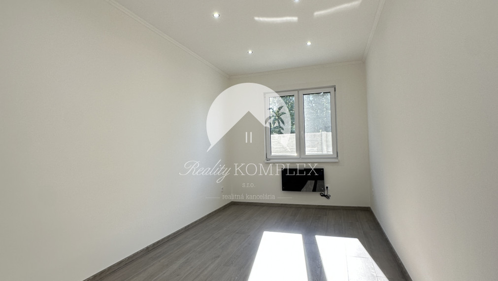 Reality KOMPLEX vám ponúka na predaj modernú novostavbu 3-izbového rodinného domu v Kolárove