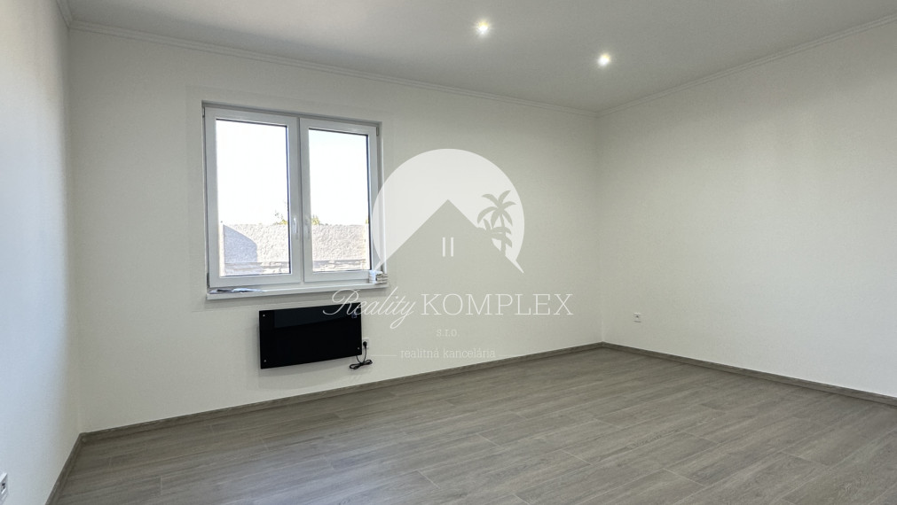 Reality KOMPLEX vám ponúka na predaj modernú novostavbu 3-izbového rodinného domu v Kolárove