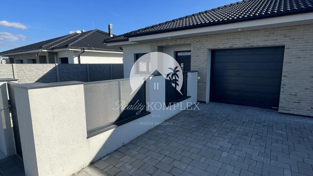 Reality KOMPLEX s.r.o. Vám ponúka modernú 4-izbovú novostavbu v Dunajskej Strede