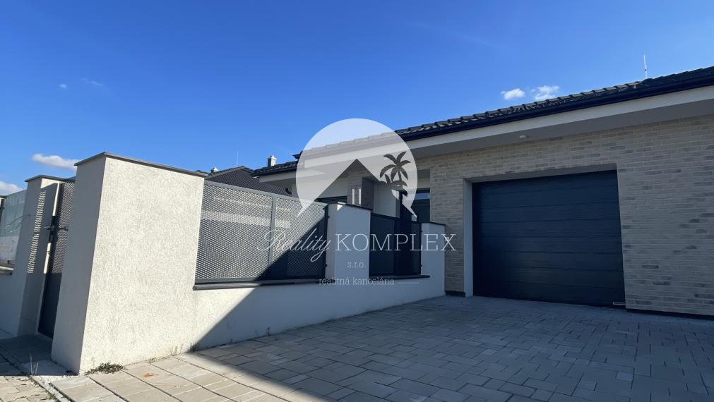 Reality KOMPLEX s.r.o. Vám ponúka modernú 4-izbovú novostavbu v Dunajskej Strede