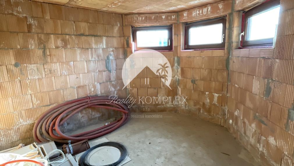 EXKLUZÍVNE Vám ponúkame NA PREDAJ rodinný dom v malebnom prostredí - v obci Pozba