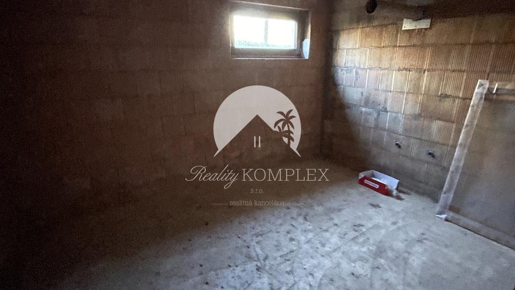 EXKLUZÍVNE Vám ponúkame NA PREDAJ rodinný dom v malebnom prostredí - v obci Pozba