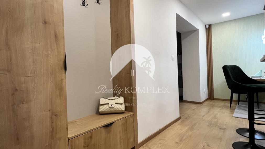 Reality KOMPLEX s.r.o. ponúka na PRENÁJOM luxusný 2 izbový byt v Komárne!