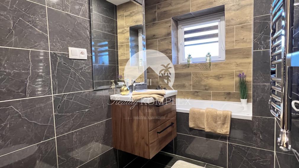 Reality KOMPLEX s.r.o. ponúka na PRENÁJOM luxusný 2 izbový byt v Komárne!