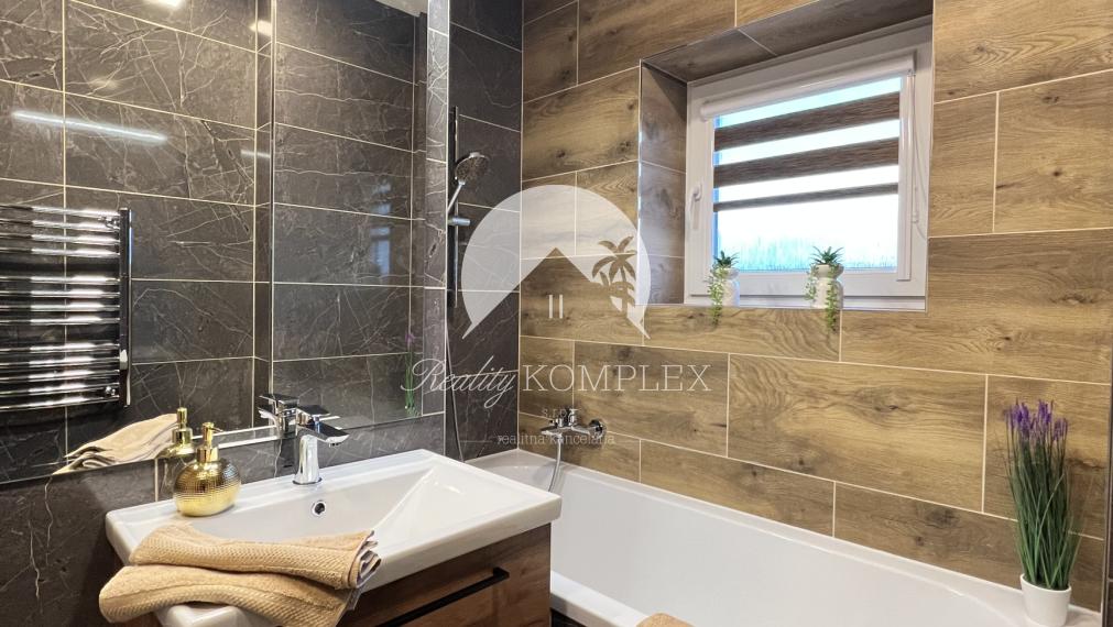 Reality KOMPLEX s.r.o. ponúka na PRENÁJOM luxusný 2 izbový byt v Komárne!