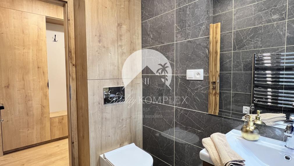 Reality KOMPLEX s.r.o. ponúka na PRENÁJOM luxusný 2 izbový byt v Komárne!