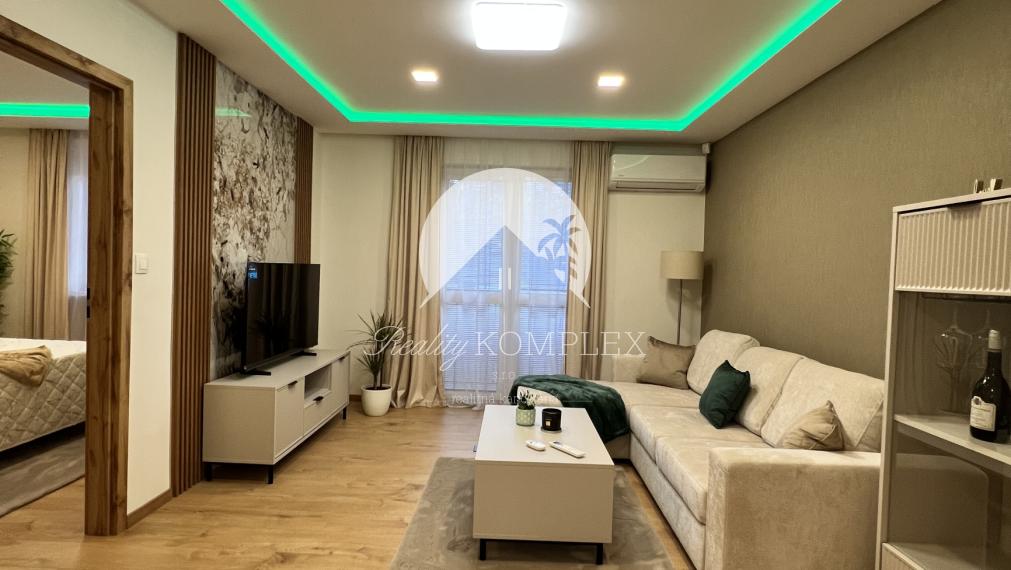 Reality KOMPLEX s.r.o. ponúka na PRENÁJOM luxusný 2 izbový byt v Komárne!