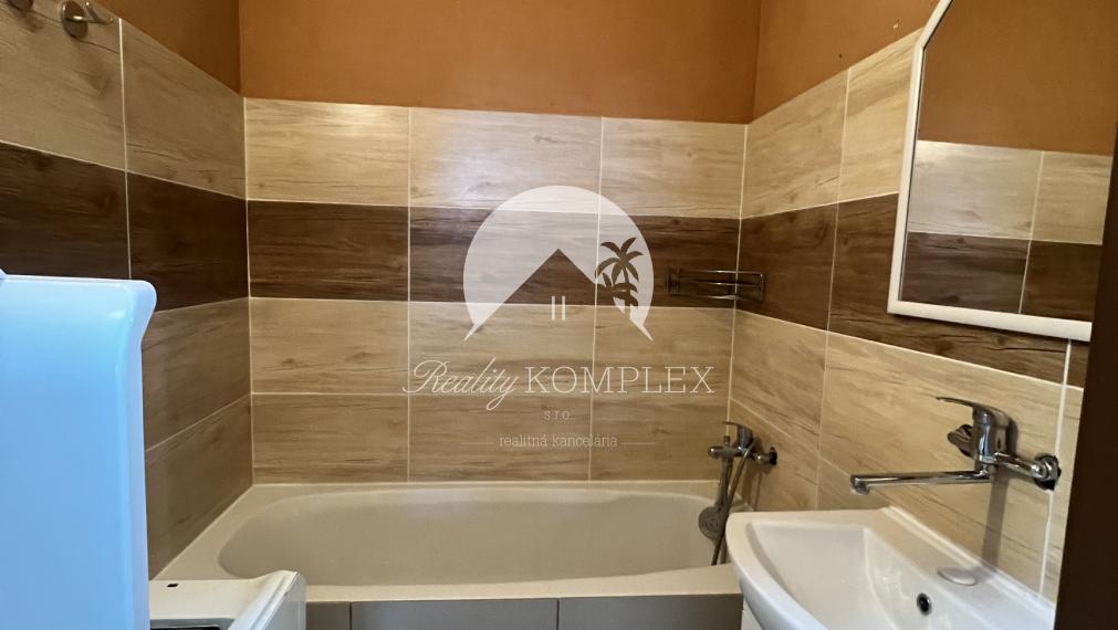 Do NÁJMU pekný, úplne zrekonštruovaný 2-izbový byt s balkónom v Šrobárovej!