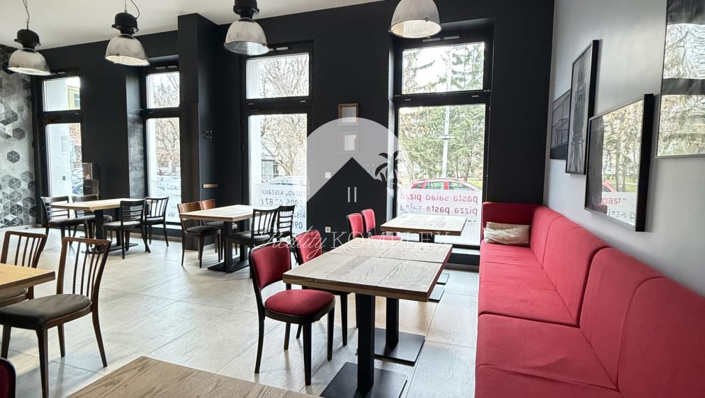 Reality KOMPLEX s.r.o. Vám ponúka EXKLUZÍVNU príležitosť prenajať si výnimočne zariadený gastro priestor, ktorý spája premyslené dispozičné riešenie, moderné technické vybavenie a strategickú polohu v centre Komárna!