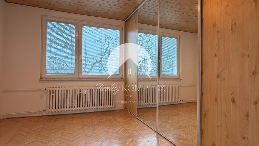 IBA U NÁS! Reality KOMPMPLEX s.r.o. Vám ponúka na PREDAJ zrekonštruovaný 3 izbový byt v Komárne na ul. Damjanichová!