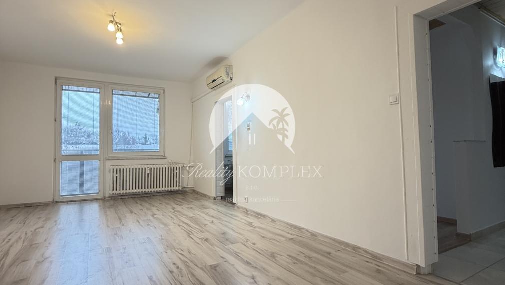 IBA U NÁS! Reality KOMPMPLEX s.r.o. Vám ponúka na PREDAJ zrekonštruovaný 3 izbový byt v Komárne na ul. Damjanichová!