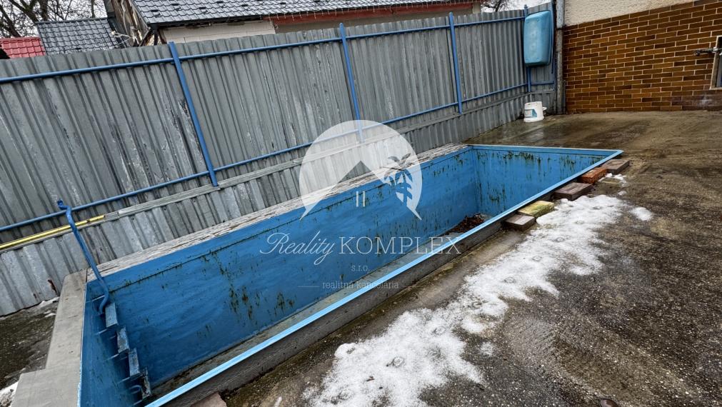 Reality KOMPLEX s.r.o. Vám ponúka na predaj 5-izbový rodinný dom v Rohovciach